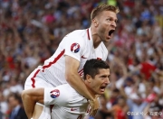 开云下载-斯洛文尼亚力争客场胜利，追赶抢夺晋级资格