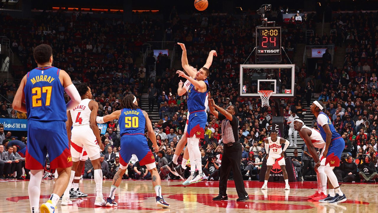 猛龙客场遭遇溃败,失去榜首位置 猛龙客场遭遇溃败,失去榜首位置