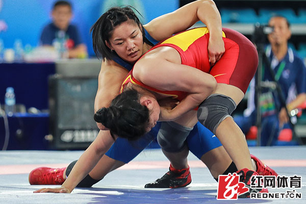 热血激情!俄罗斯摔跤选手夺得金牌的简单介绍 热血激情!俄罗斯摔跤选手夺得金牌的简单介绍