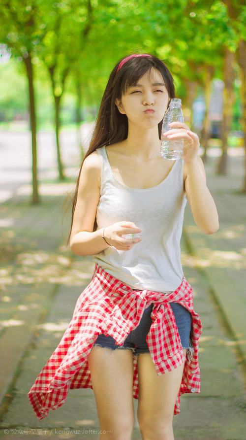 钢铁绞索下的胜利，当浓眉用防守勒死比赛，灰熊在窒息中爬过终点线