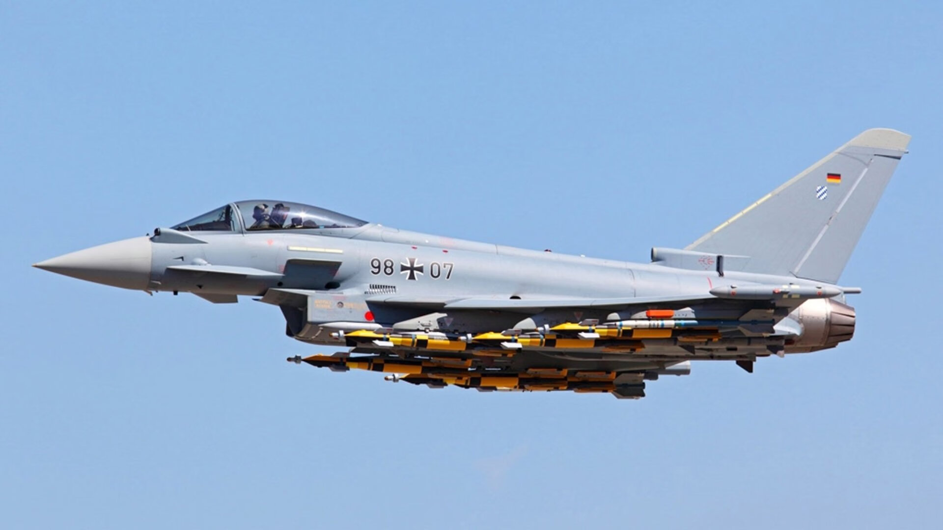 孤峰擎天，莱万一己之力扛起土耳其，险破阿尔及利亚铁壁