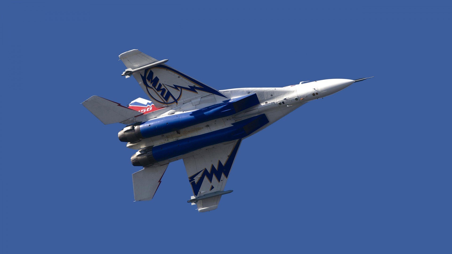 冰冷数据与滚烫现实，当西亚卡姆的巨掌按下魔术青春的暂停键