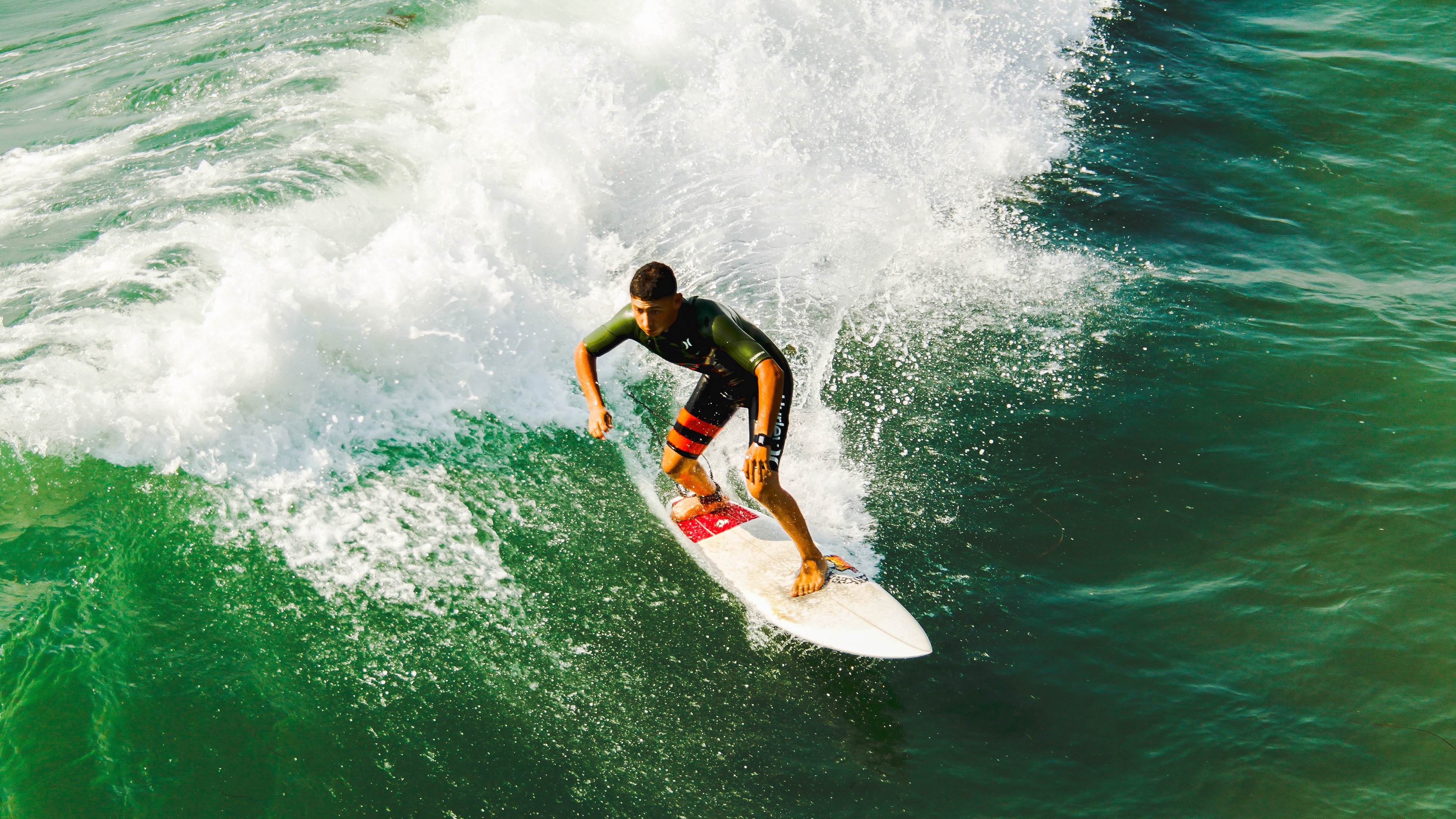 南北半球同频心跳，当深圳队冲破心魔时，爱德华兹正接过权杖